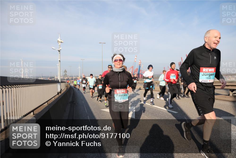 03.10.2025 - Köhlbrandbrückenlauf Yannick Fuchs http://msf.ph/oto/9177100 03.10.2025 08:47:56 Position 2 1711, 1848 meine-sportfotos.de