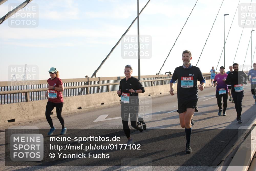 03.10.2025 - Köhlbrandbrückenlauf Yannick Fuchs http://msf.ph/oto/9177102 03.10.2025 08:27:14 Position 1 1238, 3138 meine-sportfotos.de