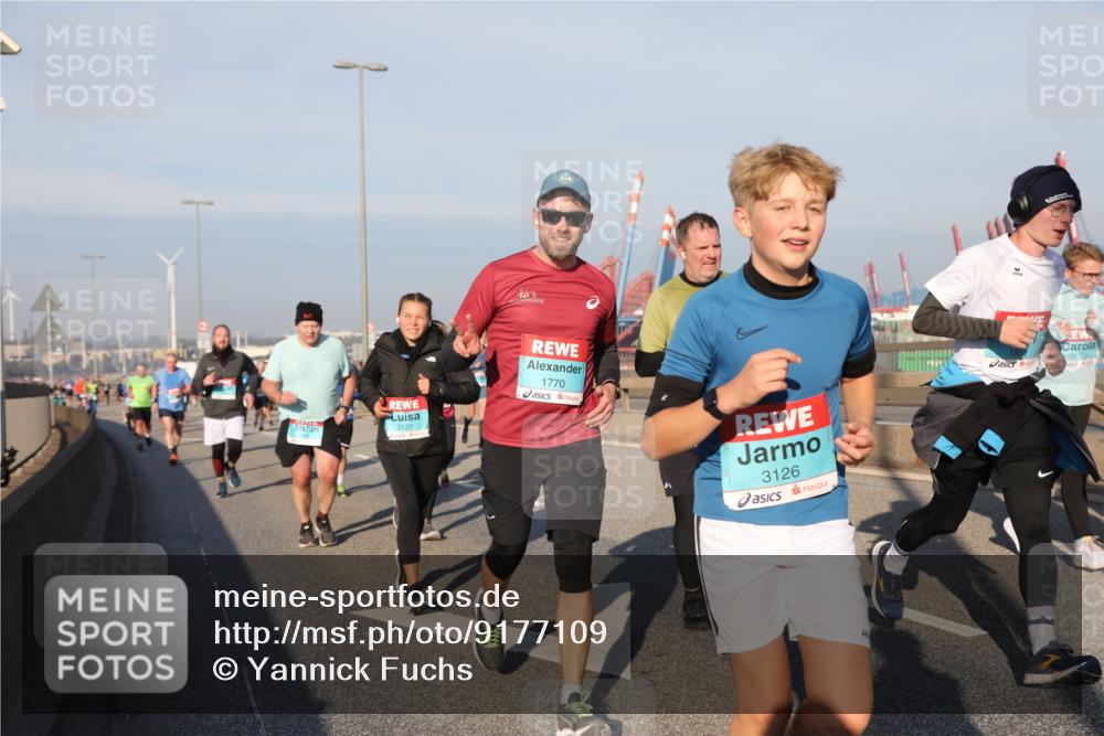 03.10.2025 - Köhlbrandbrückenlauf Yannick Fuchs http://msf.ph/oto/9177109 03.10.2025 08:47:57 Position 2 2122, 1770, 3126, 1745 meine-sportfotos.de