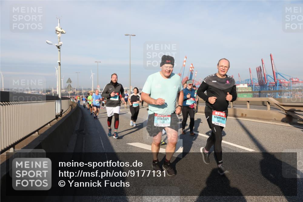 03.10.2025 - Köhlbrandbrückenlauf Yannick Fuchs http://msf.ph/oto/9177131 03.10.2025 08:47:59 Position 2 2, 2826, 2825 meine-sportfotos.de