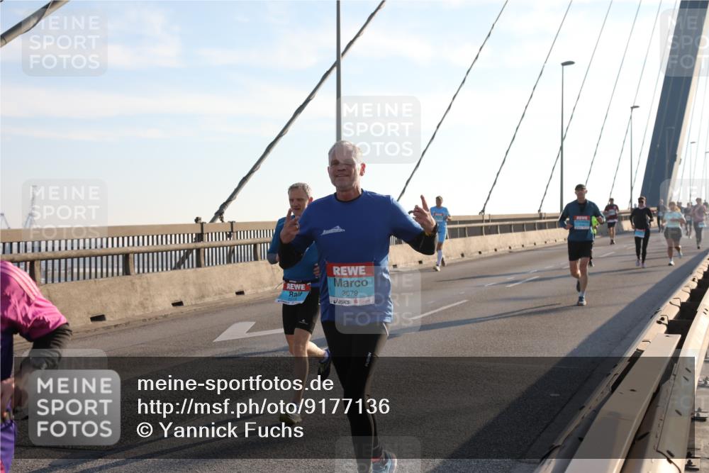 03.10.2025 - Köhlbrandbrückenlauf Yannick Fuchs http://msf.ph/oto/9177136 03.10.2025 08:27:18 Position 1 3679 meine-sportfotos.de