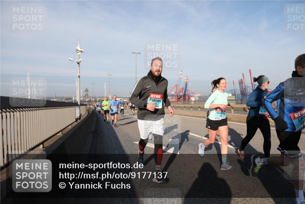 03.10.2025 - Köhlbrandbrückenlauf Yannick Fuchs http://msf.ph/oto/9177137 03.10.2025 08:48:01 Position 2 045, 1267 meine-sportfotos.de