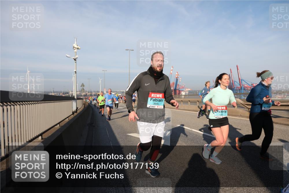 03.10.2025 - Köhlbrandbrückenlauf Yannick Fuchs http://msf.ph/oto/9177139 03.10.2025 08:48:01 Position 2 3645, 1267 meine-sportfotos.de