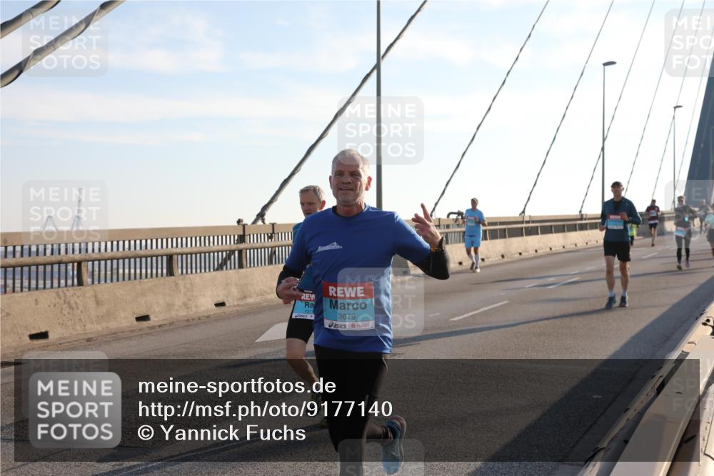 03.10.2025 - Köhlbrandbrückenlauf Yannick Fuchs http://msf.ph/oto/9177140 03.10.2025 08:27:18 Position 1 1319, 3679 meine-sportfotos.de