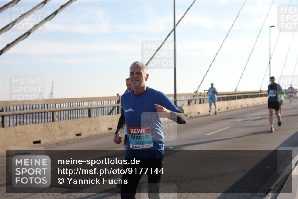 03.10.2025 - Köhlbrandbrückenlauf Yannick Fuchs http://msf.ph/oto/9177144 03.10.2025 08:27:18 Position 1 3679 meine-sportfotos.de