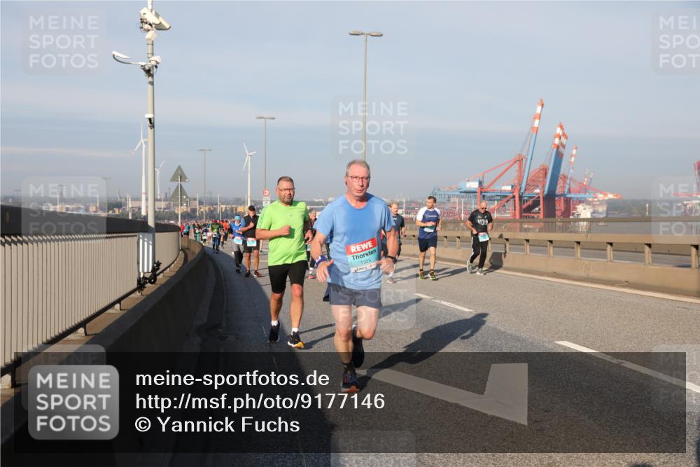 03.10.2025 - Köhlbrandbrückenlauf Yannick Fuchs http://msf.ph/oto/9177146 03.10.2025 08:48:03 Position 2 1325 meine-sportfotos.de