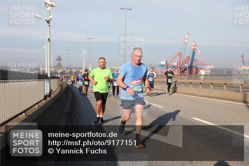 03.10.2025 - Köhlbrandbrückenlauf Yannick Fuchs http://msf.ph/oto/9177151 03.10.2025 08:48:03 Position 2 1325 meine-sportfotos.de