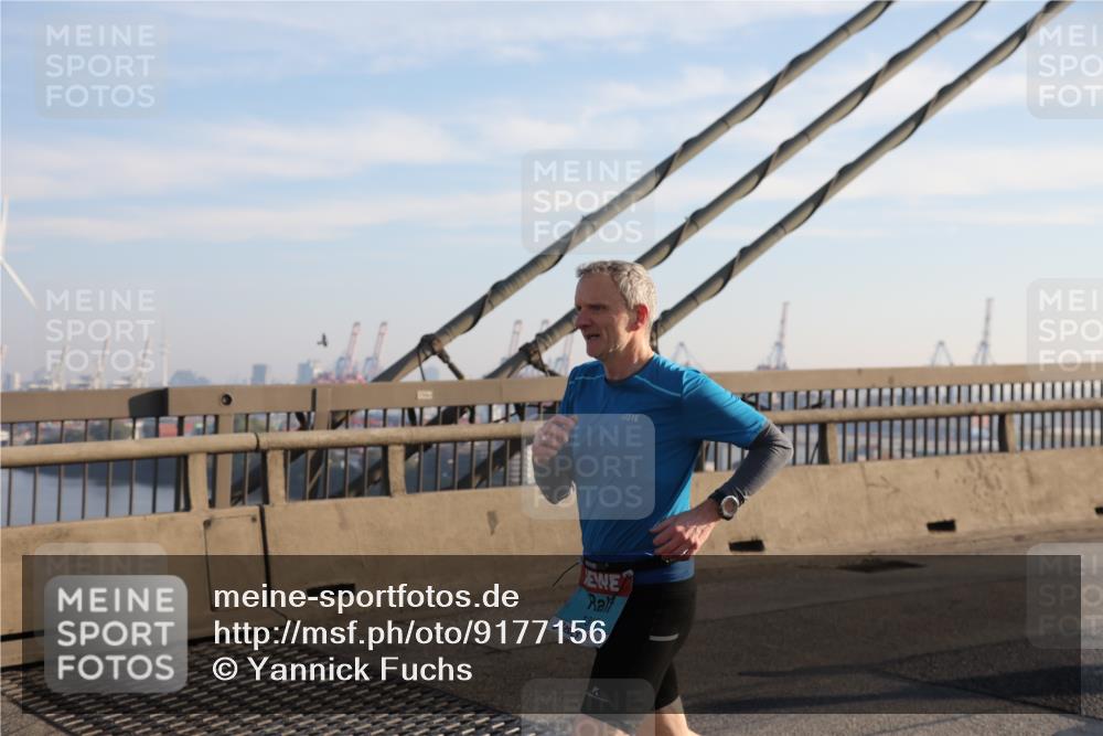 03.10.2025 - Köhlbrandbrückenlauf Yannick Fuchs http://msf.ph/oto/9177156 03.10.2025 08:27:19 Position 1 1319 meine-sportfotos.de