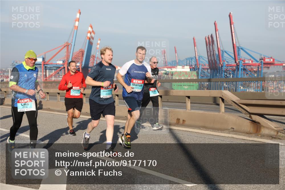 03.10.2025 - Köhlbrandbrückenlauf Yannick Fuchs http://msf.ph/oto/9177170 03.10.2025 08:48:06 Position 2 2956, 2165, 2144, 2171 meine-sportfotos.de