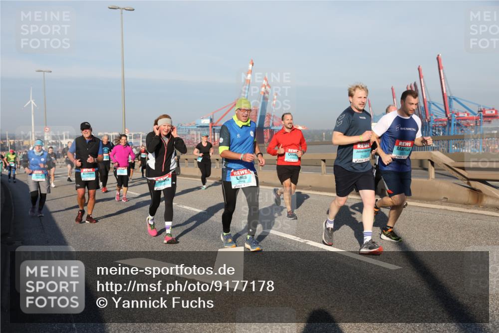 03.10.2025 - Köhlbrandbrückenlauf Yannick Fuchs http://msf.ph/oto/9177178 03.10.2025 08:48:07 Position 2 2956, 2171, 2144 meine-sportfotos.de