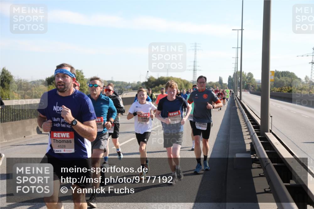 03.10.2025 - Köhlbrandbrückenlauf Yannick Fuchs http://msf.ph/oto/9177192 03.10.2025 11:16:11 Position 3 4528, 6803, 5671 meine-sportfotos.de