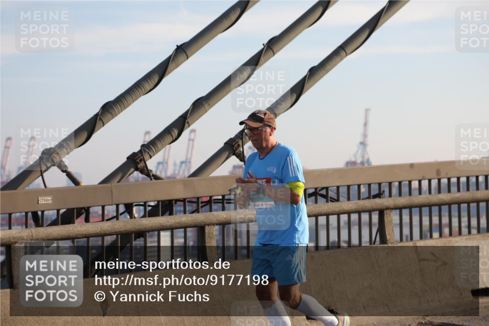 03.10.2025 - Köhlbrandbrückenlauf Yannick Fuchs http://msf.ph/oto/9177198 03.10.2025 08:27:23 Position 1 2760, 1286 meine-sportfotos.de