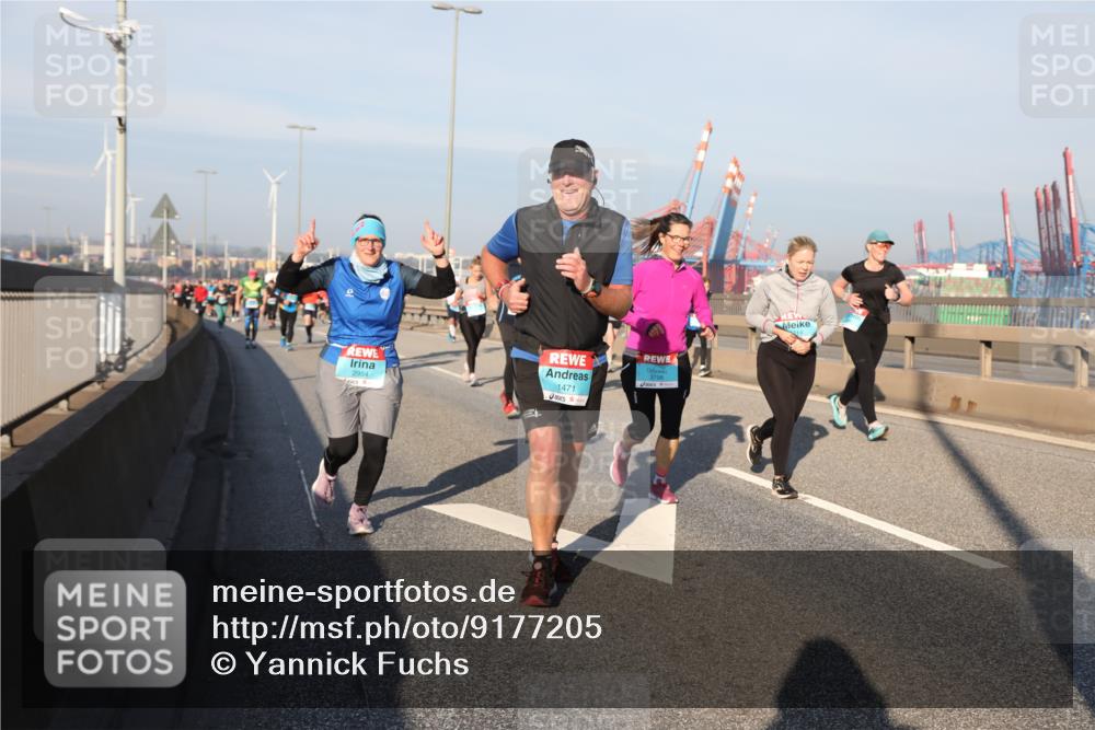 03.10.2025 - Köhlbrandbrückenlauf Yannick Fuchs http://msf.ph/oto/9177205 03.10.2025 08:48:09 Position 2 1471, 3798, 2954 meine-sportfotos.de