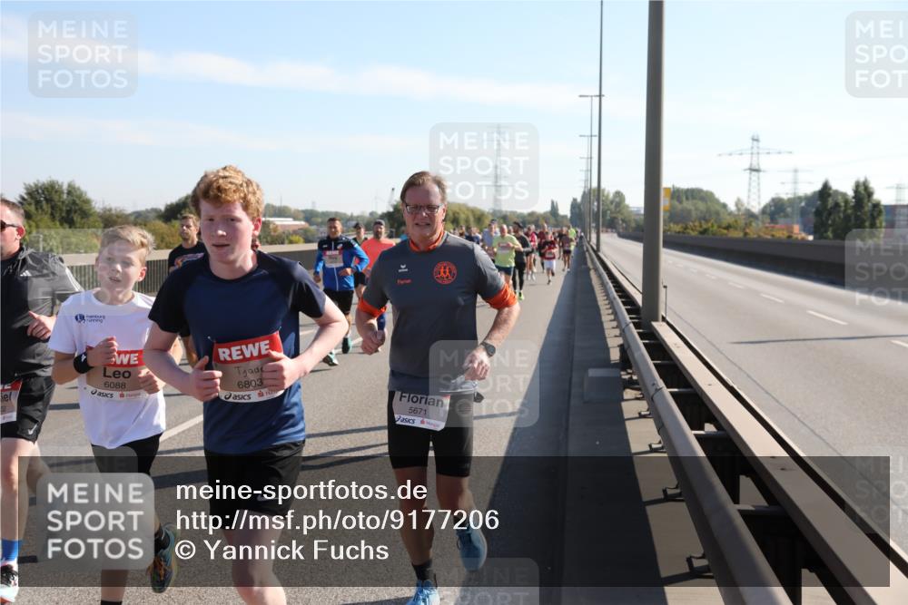 03.10.2025 - Köhlbrandbrückenlauf Yannick Fuchs http://msf.ph/oto/9177206 03.10.2025 11:16:13 Position 3 32, 6088, 6803, 5671 meine-sportfotos.de