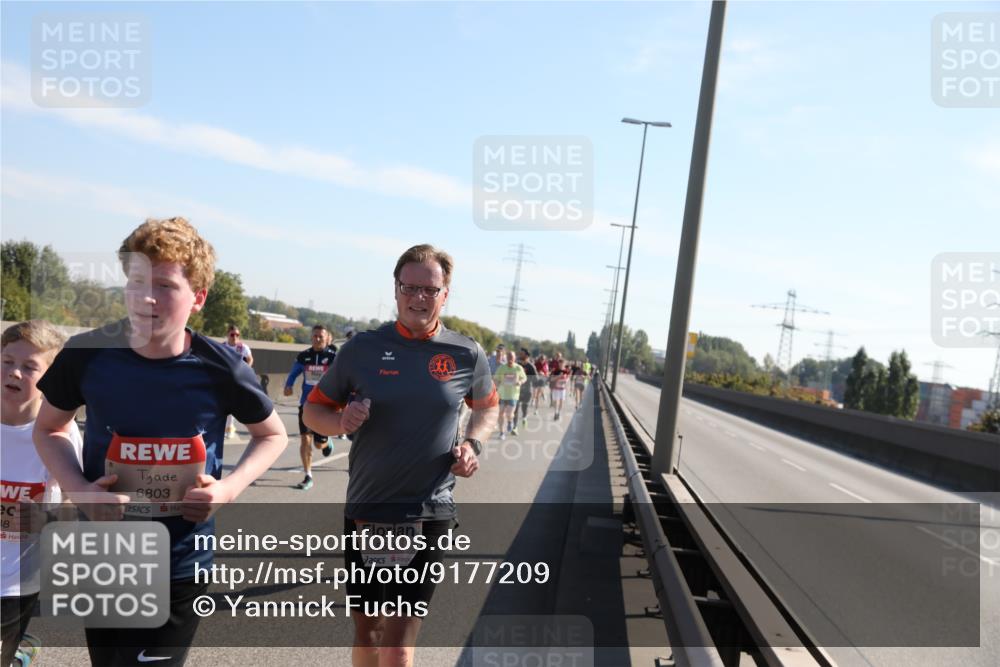 03.10.2025 - Köhlbrandbrückenlauf Yannick Fuchs http://msf.ph/oto/9177209 03.10.2025 11:16:13 Position 3 38, 6803, 5671 meine-sportfotos.de