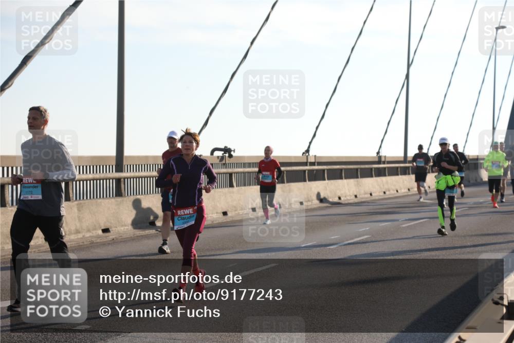 03.10.2025 - Köhlbrandbrückenlauf Yannick Fuchs http://msf.ph/oto/9177243 03.10.2025 08:27:30 Position 1 1172 meine-sportfotos.de