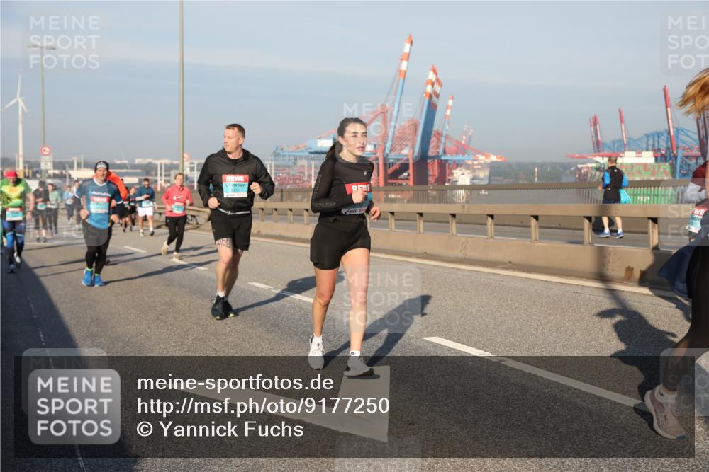 03.10.2025 - Köhlbrandbrückenlauf Yannick Fuchs http://msf.ph/oto/9177250 03.10.2025 08:48:14 Position 2 3473 meine-sportfotos.de