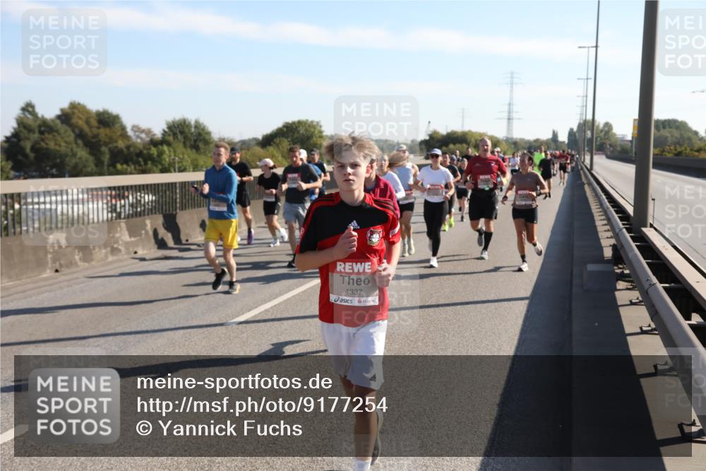 03.10.2025 - Köhlbrandbrückenlauf Yannick Fuchs http://msf.ph/oto/9177254 03.10.2025 11:16:22 Position 3 4337 meine-sportfotos.de