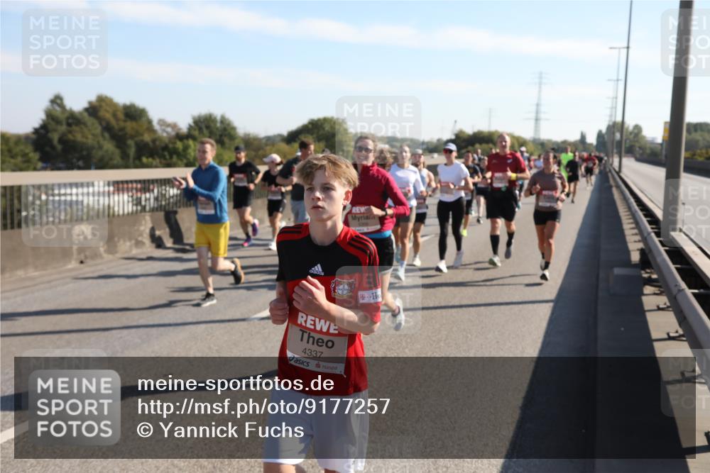 03.10.2025 - Köhlbrandbrückenlauf Yannick Fuchs http://msf.ph/oto/9177257 03.10.2025 11:16:22 Position 3 4337 meine-sportfotos.de