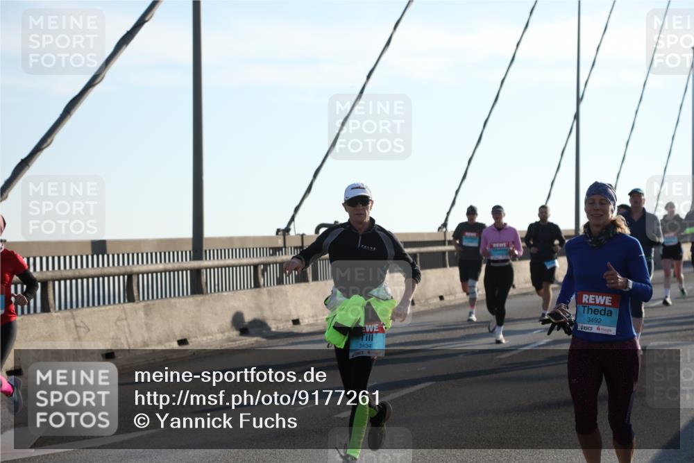 03.10.2025 - Köhlbrandbrückenlauf Yannick Fuchs http://msf.ph/oto/9177261 03.10.2025 08:27:34 Position 1 3434, 3492 meine-sportfotos.de