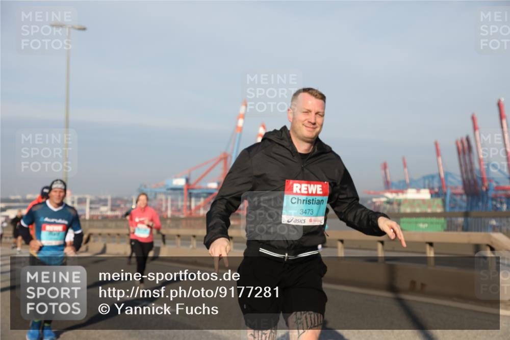 03.10.2025 - Köhlbrandbrückenlauf Yannick Fuchs http://msf.ph/oto/9177281 03.10.2025 08:48:16 Position 2 3473 meine-sportfotos.de