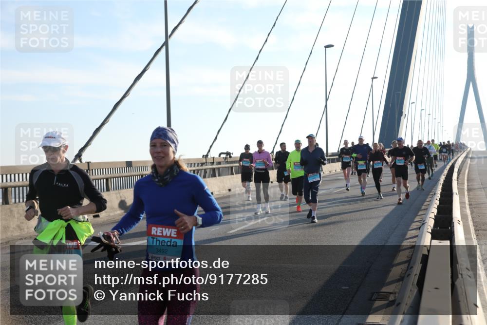 03.10.2025 - Köhlbrandbrückenlauf Yannick Fuchs http://msf.ph/oto/9177285 03.10.2025 08:27:36 Position 1 3434, 3492 meine-sportfotos.de