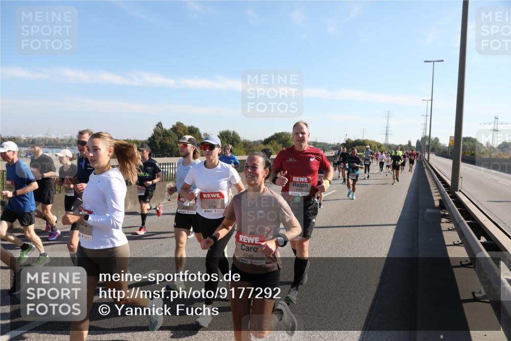 03.10.2025 - Köhlbrandbrückenlauf Yannick Fuchs http://msf.ph/oto/9177292 03.10.2025 11:16:24 Position 3 047, 6786, 4246, 4159 meine-sportfotos.de