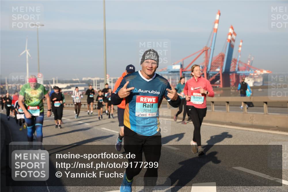 03.10.2025 - Köhlbrandbrückenlauf Yannick Fuchs http://msf.ph/oto/9177299 03.10.2025 08:48:18 Position 2 2038, 1431 meine-sportfotos.de