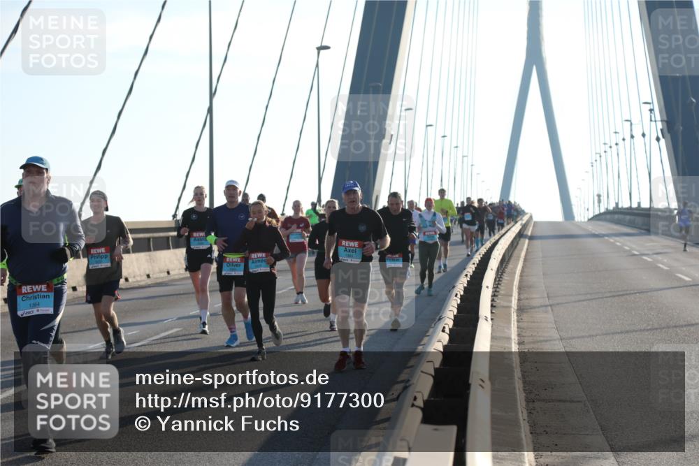 03.10.2025 - Köhlbrandbrückenlauf Yannick Fuchs http://msf.ph/oto/9177300 03.10.2025 08:27:37 Position 1 1364 meine-sportfotos.de