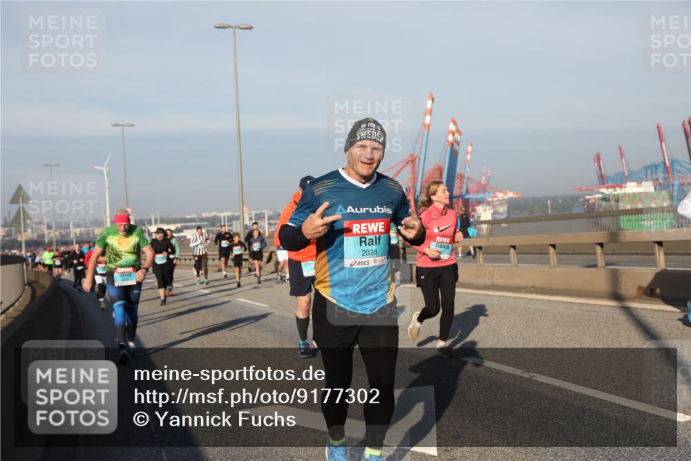 03.10.2025 - Köhlbrandbrückenlauf Yannick Fuchs http://msf.ph/oto/9177302 03.10.2025 08:48:18 Position 2 210, 2038 meine-sportfotos.de
