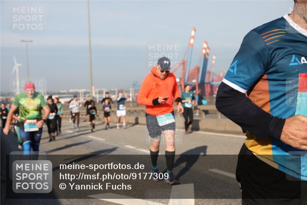 03.10.2025 - Köhlbrandbrückenlauf Yannick Fuchs http://msf.ph/oto/9177309 03.10.2025 08:48:19 Position 2 5 meine-sportfotos.de