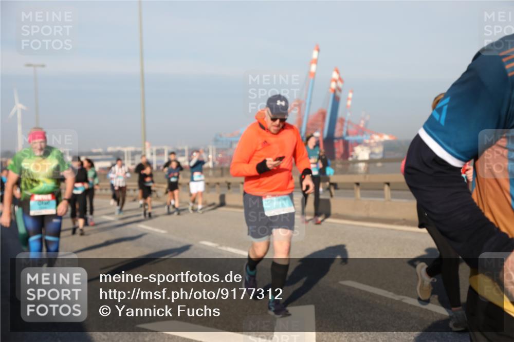03.10.2025 - Köhlbrandbrückenlauf Yannick Fuchs http://msf.ph/oto/9177312 03.10.2025 08:48:19 Position 2  meine-sportfotos.de