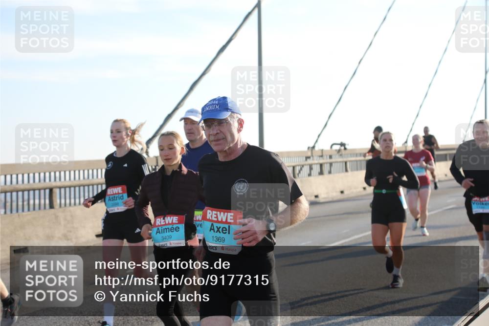 03.10.2025 - Köhlbrandbrückenlauf Yannick Fuchs http://msf.ph/oto/9177315 03.10.2025 08:27:41 Position 1 2946, 3409, 1369 meine-sportfotos.de