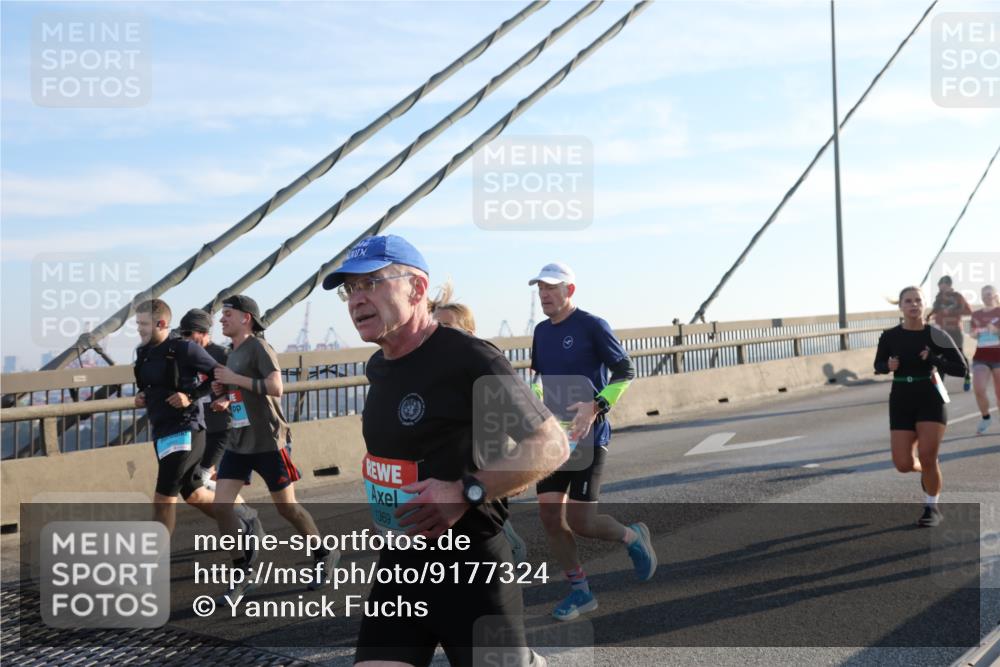 03.10.2025 - Köhlbrandbrückenlauf Yannick Fuchs http://msf.ph/oto/9177324 03.10.2025 08:27:41 Position 1 1369 meine-sportfotos.de