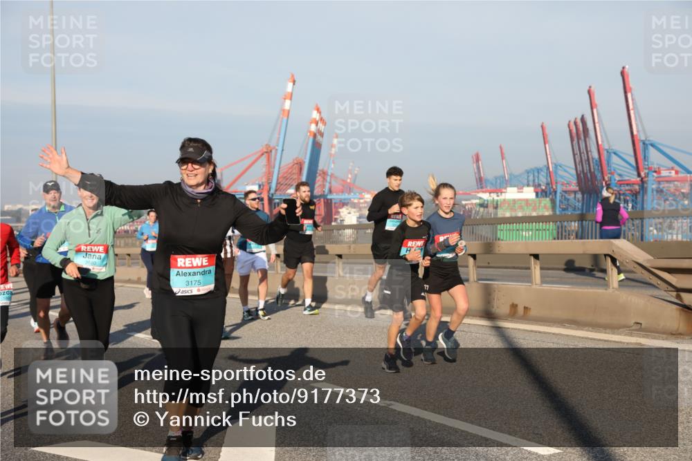 03.10.2025 - Köhlbrandbrückenlauf Yannick Fuchs http://msf.ph/oto/9177373 03.10.2025 08:48:24 Position 2 3580, 3175 meine-sportfotos.de