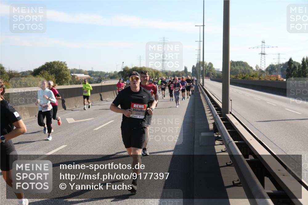 03.10.2025 - Köhlbrandbrückenlauf Yannick Fuchs http://msf.ph/oto/9177397 03.10.2025 11:16:32 Position 3 5747 meine-sportfotos.de