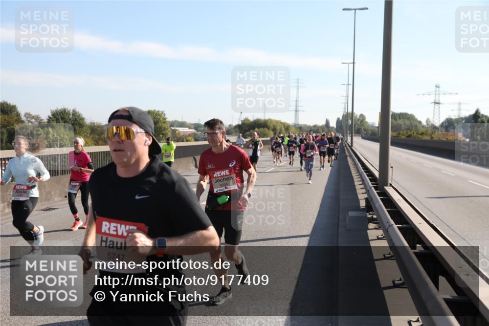 03.10.2025 - Köhlbrandbrückenlauf Yannick Fuchs http://msf.ph/oto/9177409 03.10.2025 11:16:33 Position 3 4783, 5747, 4334 meine-sportfotos.de