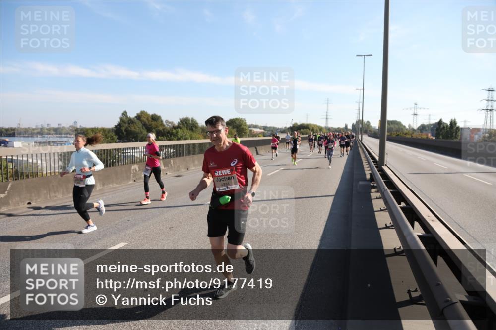 03.10.2025 - Köhlbrandbrückenlauf Yannick Fuchs http://msf.ph/oto/9177419 03.10.2025 11:16:34 Position 3 4334 meine-sportfotos.de