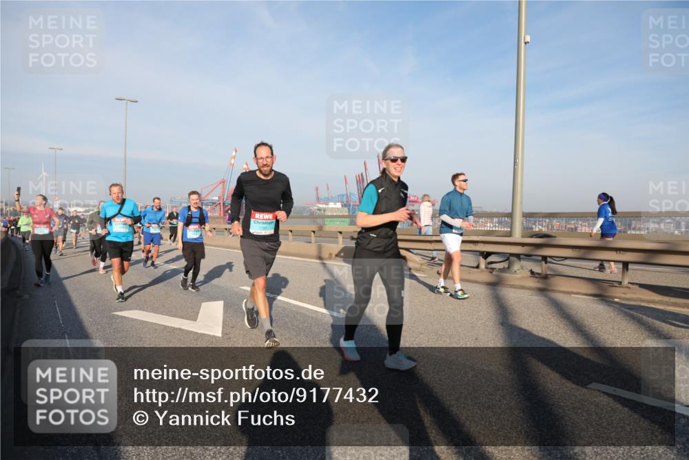 03.10.2025 - Köhlbrandbrückenlauf Yannick Fuchs http://msf.ph/oto/9177432 03.10.2025 08:48:30 Position 2 1797 meine-sportfotos.de