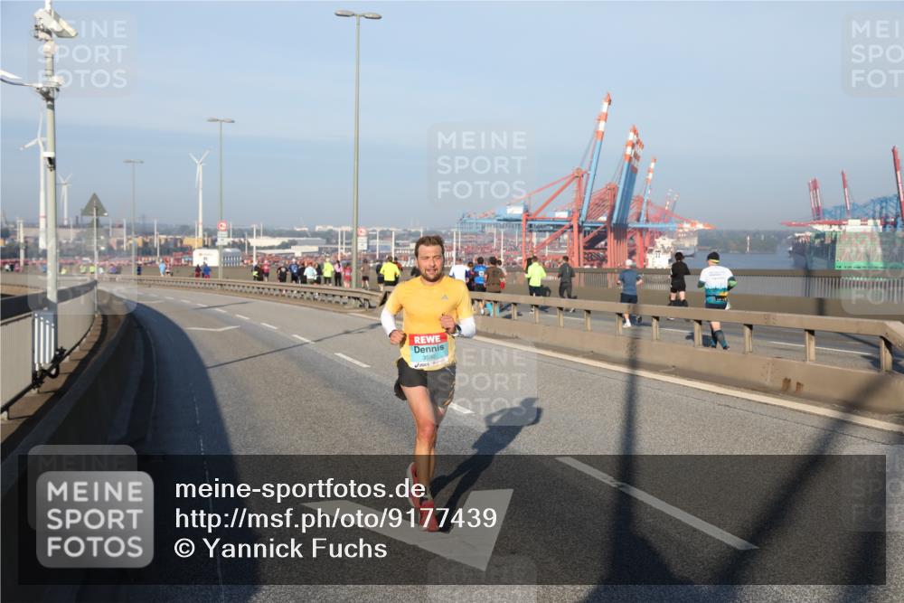 03.10.2025 - Köhlbrandbrückenlauf Yannick Fuchs http://msf.ph/oto/9177439 03.10.2025 08:28:01 Position 1 3590 meine-sportfotos.de