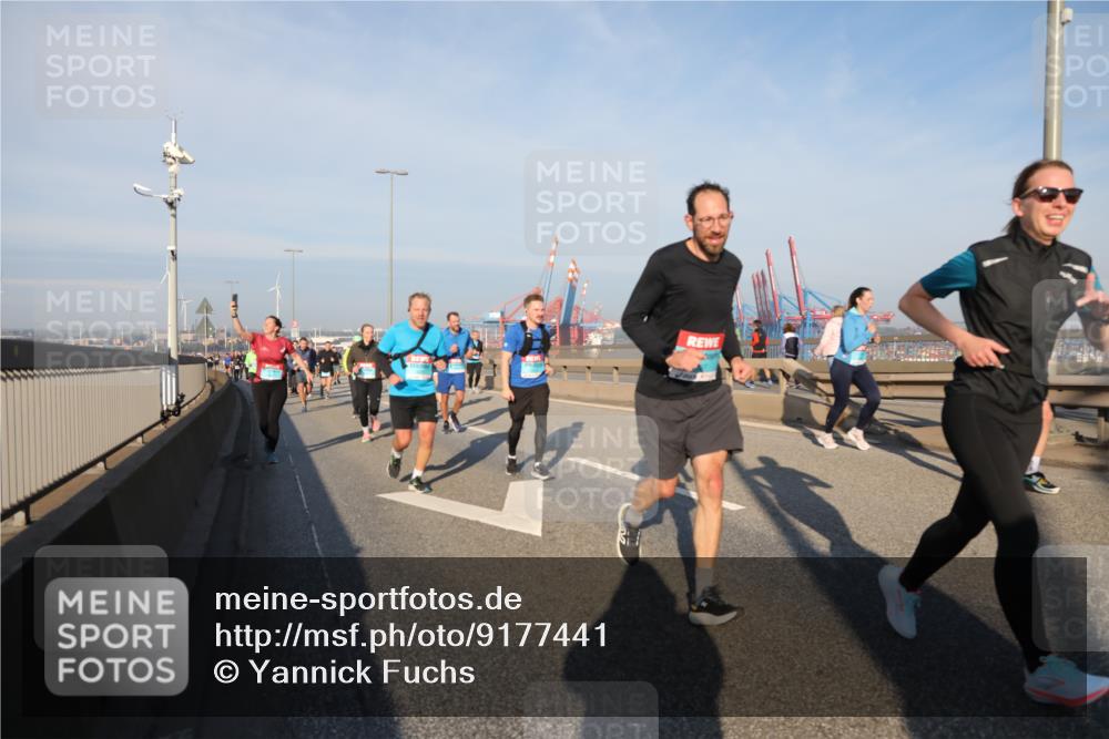 03.10.2025 - Köhlbrandbrückenlauf Yannick Fuchs http://msf.ph/oto/9177441 03.10.2025 08:48:30 Position 2  meine-sportfotos.de