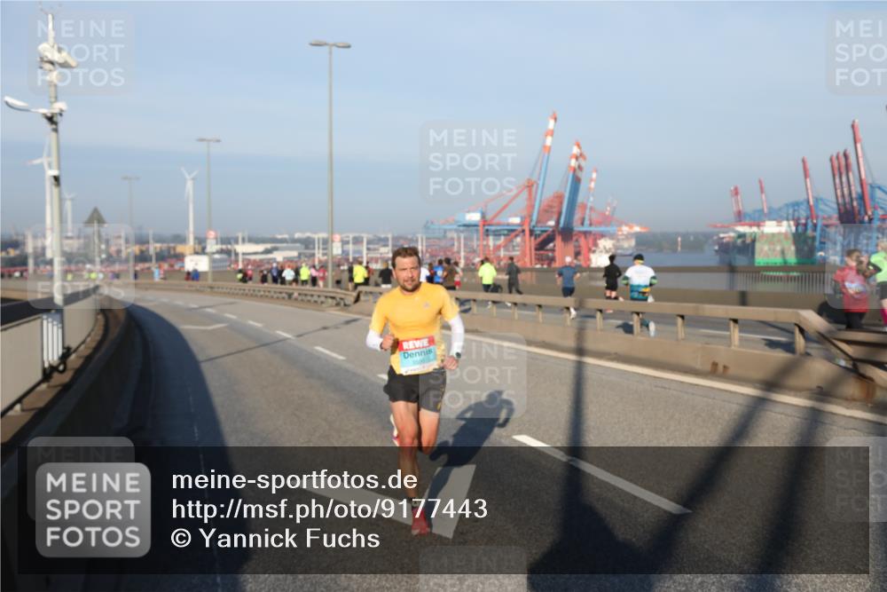 03.10.2025 - Köhlbrandbrückenlauf Yannick Fuchs http://msf.ph/oto/9177443 03.10.2025 08:28:01 Position 1  meine-sportfotos.de