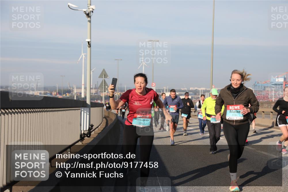 03.10.2025 - Köhlbrandbrückenlauf Yannick Fuchs http://msf.ph/oto/9177458 03.10.2025 08:48:32 Position 2 1647, 3191 meine-sportfotos.de