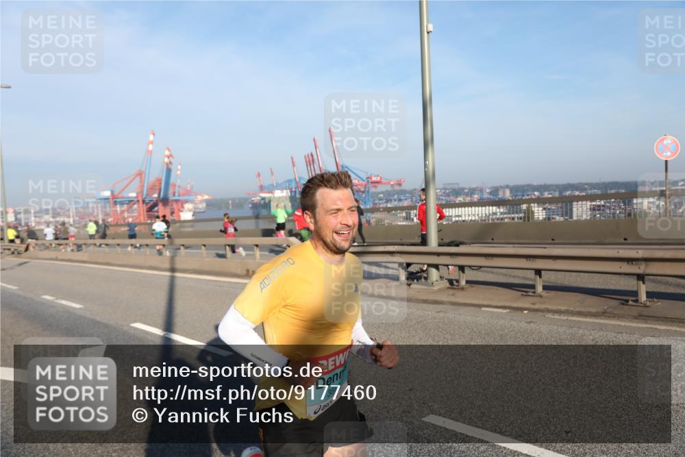 03.10.2025 - Köhlbrandbrückenlauf Yannick Fuchs http://msf.ph/oto/9177460 03.10.2025 08:28:02 Position 1 35, 90 meine-sportfotos.de