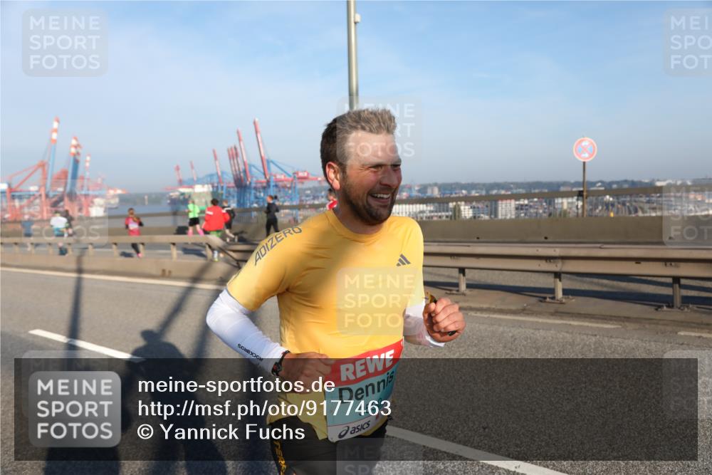 03.10.2025 - Köhlbrandbrückenlauf Yannick Fuchs http://msf.ph/oto/9177463 03.10.2025 08:28:02 Position 1 3590 meine-sportfotos.de