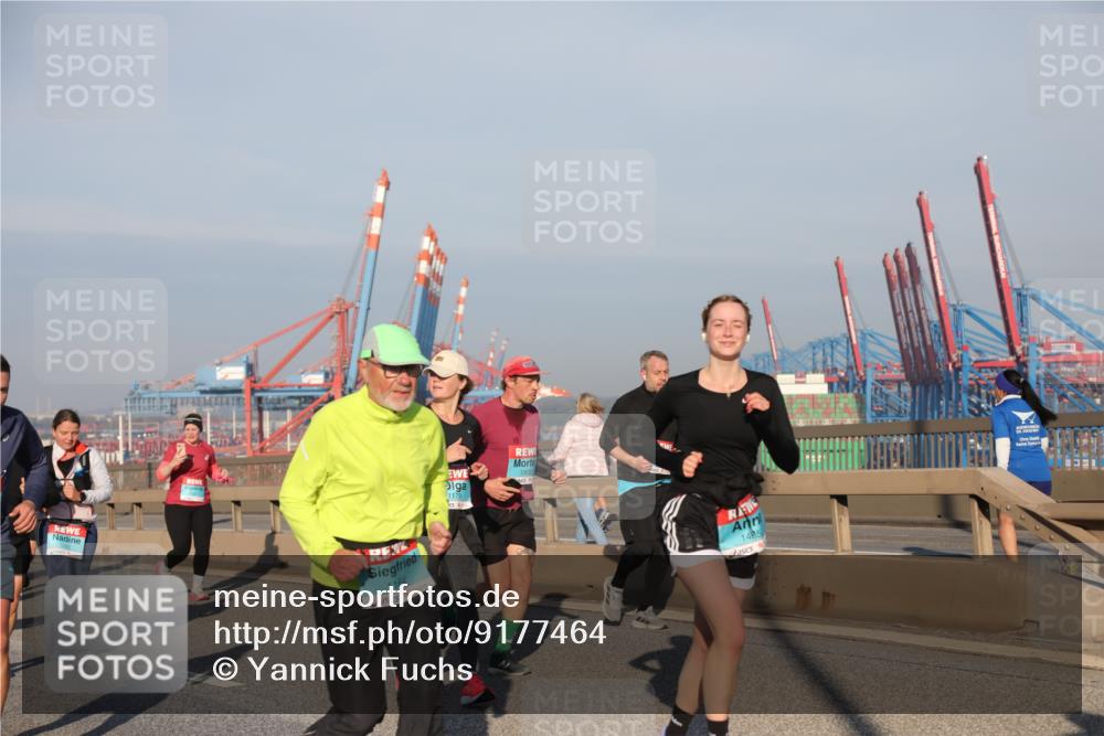 03.10.2025 - Köhlbrandbrückenlauf Yannick Fuchs http://msf.ph/oto/9177464 03.10.2025 08:48:34 Position 2 1164, 1179, 1485 meine-sportfotos.de