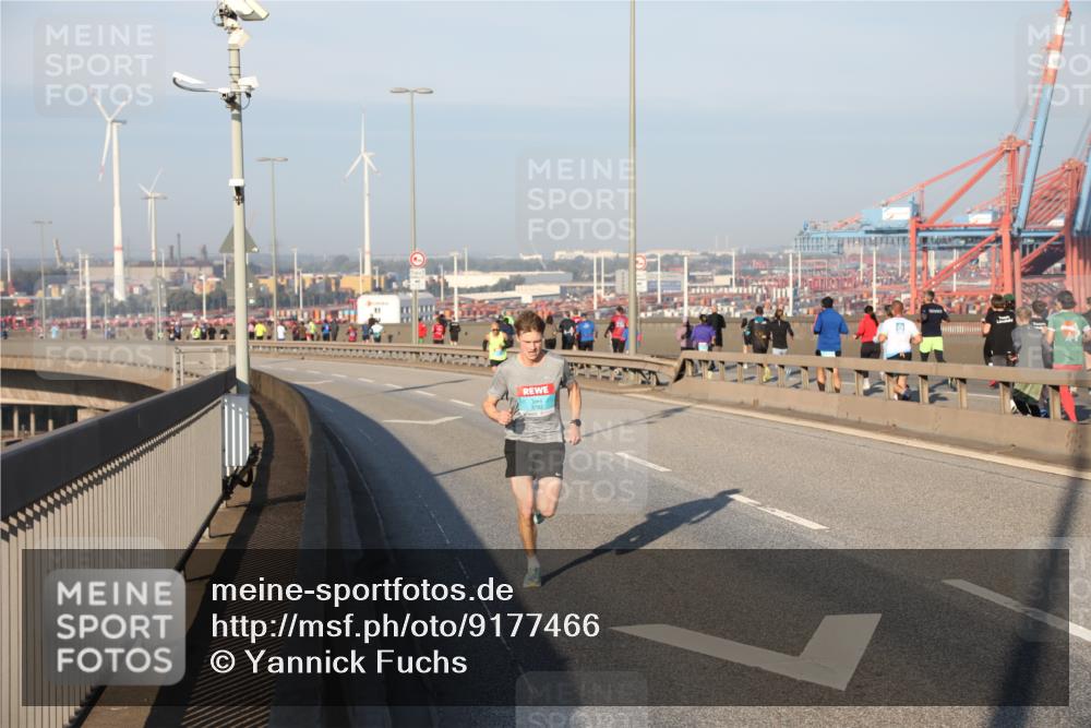 03.10.2025 - Köhlbrandbrückenlauf Yannick Fuchs http://msf.ph/oto/9177466 03.10.2025 08:28:21 Position 1  meine-sportfotos.de