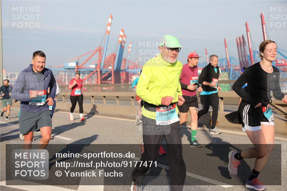 03.10.2025 - Köhlbrandbrückenlauf Yannick Fuchs http://msf.ph/oto/9177471 03.10.2025 08:48:35 Position 2 2285, 1164, 1485 meine-sportfotos.de
