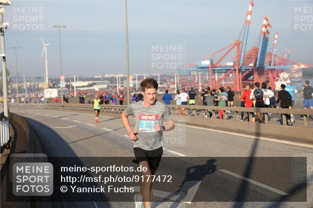 03.10.2025 - Köhlbrandbrückenlauf Yannick Fuchs http://msf.ph/oto/9177472 03.10.2025 08:28:23 Position 1 3782 meine-sportfotos.de