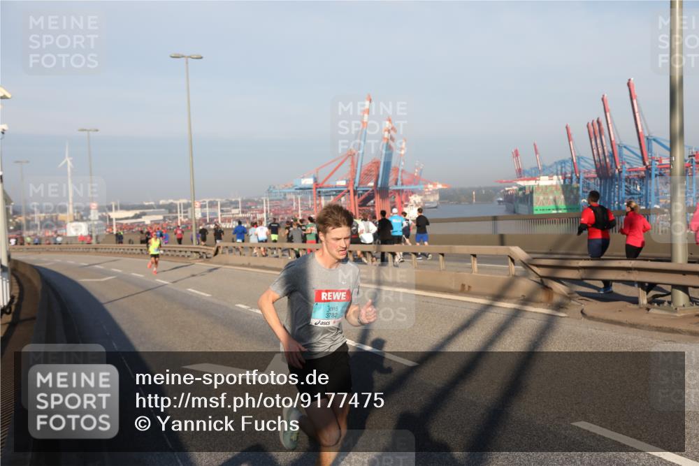 03.10.2025 - Köhlbrandbrückenlauf Yannick Fuchs http://msf.ph/oto/9177475 03.10.2025 08:28:23 Position 1 3782 meine-sportfotos.de